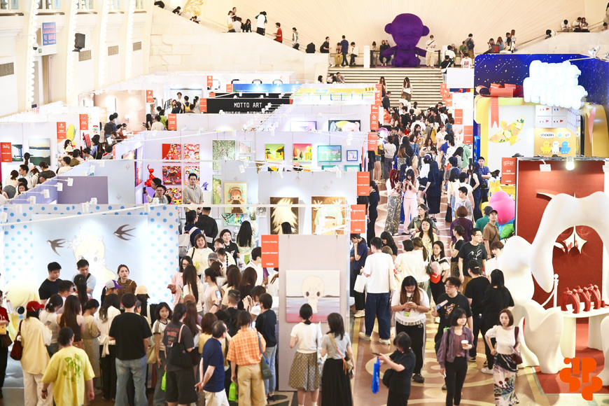 01-展会现场人气高涨
