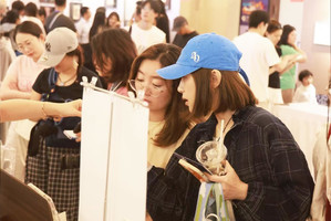 03-展会现场人气高涨