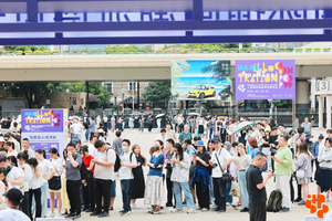 02-展会现场人气高涨