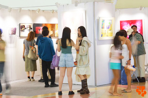 04-展会现场人气高涨